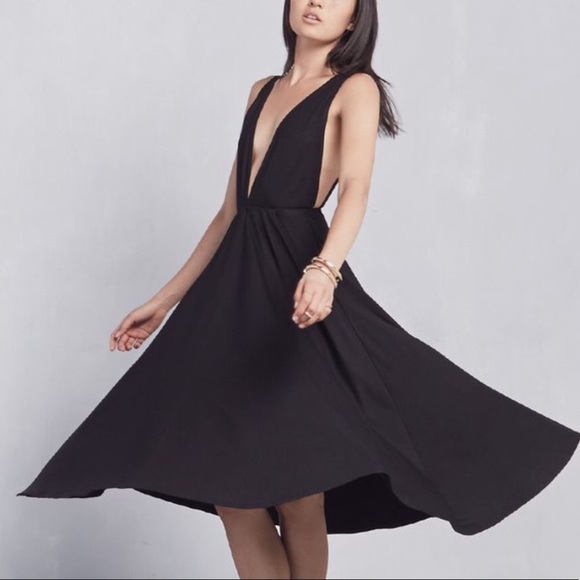 Reformation Dresses & Skirts - Reformation Sage Black Ribbed Plunge Midi Dress